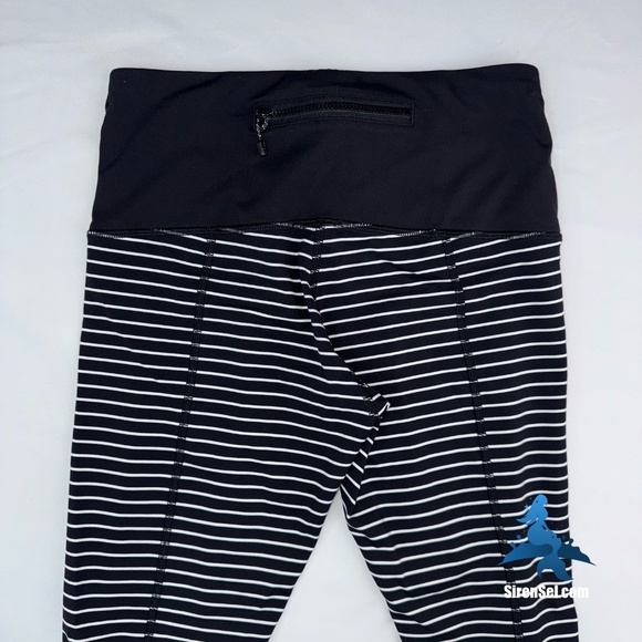 1076 lululemon Runday Crop - Size 4 - Parallel Stripe Black/White - Picture 6 of 14
